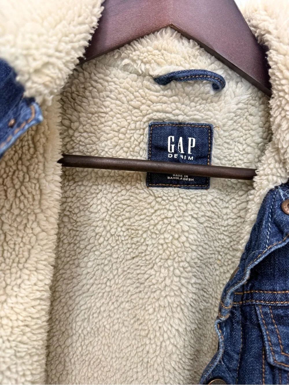 Vintage GAP Denim Sherpa-Lined Jacket in Dark Blue and Cream! EUC